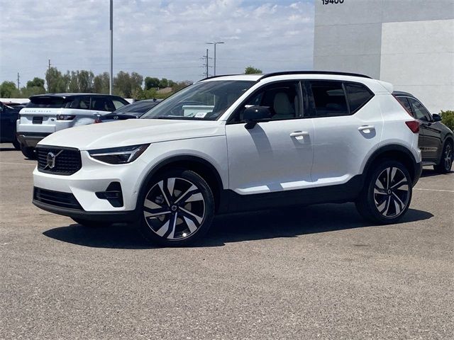 2025 Volvo XC40 Plus Dark Theme