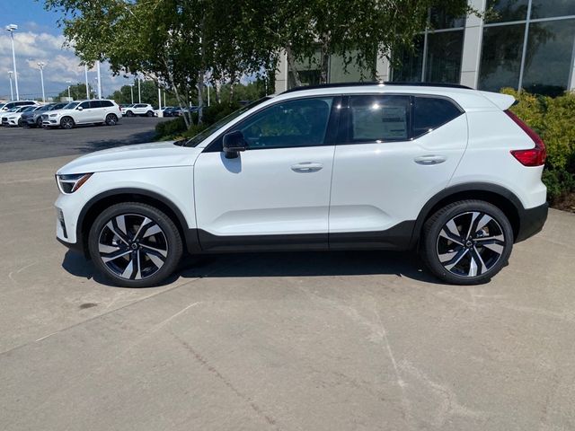 2025 Volvo XC40 Plus Dark Theme