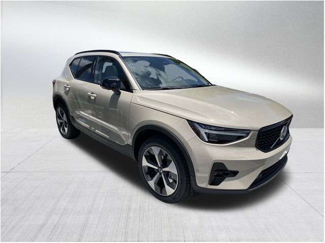 2025 Volvo XC40 Plus Dark Theme