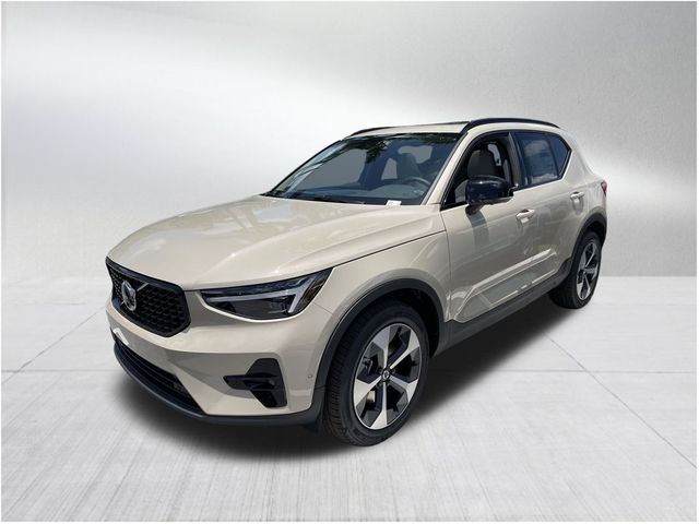 2025 Volvo XC40 Plus Dark Theme