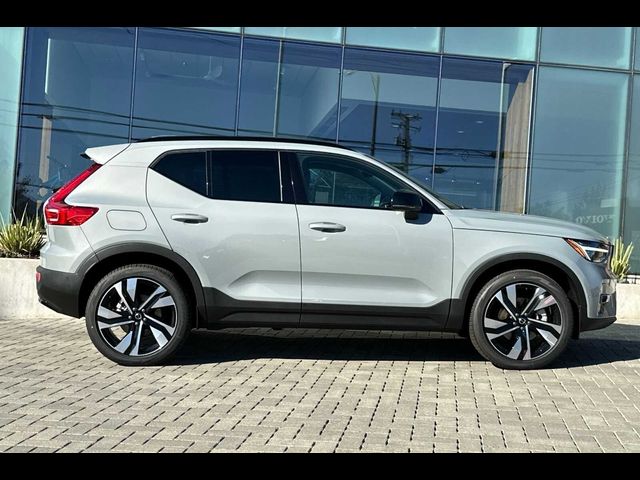 2025 Volvo XC40 Plus Dark Theme