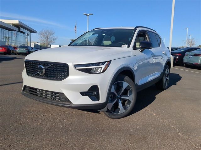 2025 Volvo XC40 Plus Dark Theme