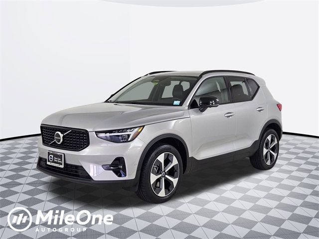 2025 Volvo XC40 Plus Dark Theme