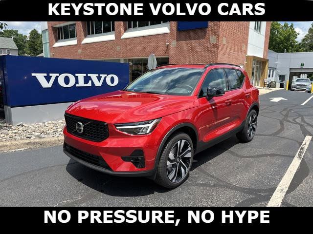 2025 Volvo XC40 Plus Dark Theme