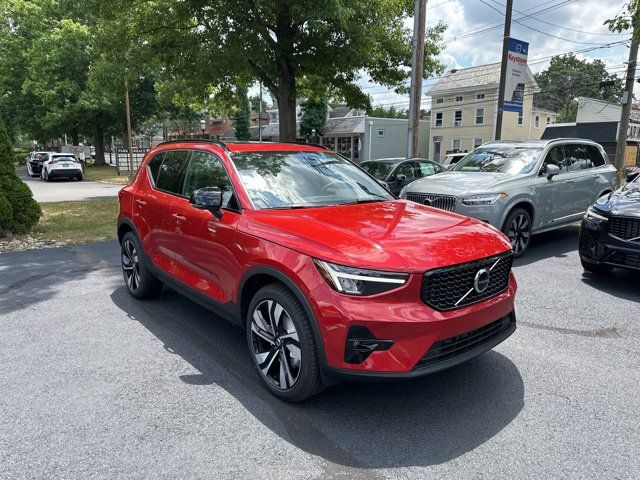 2025 Volvo XC40 Plus Dark Theme