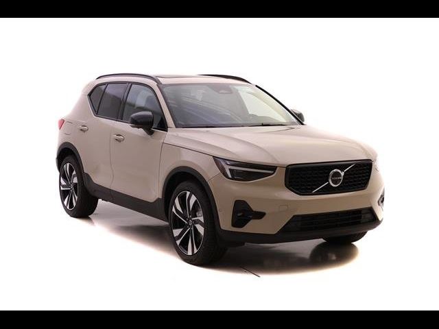 2025 Volvo XC40 Plus Dark Theme