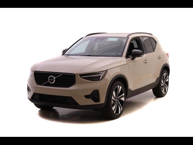 2025 Volvo XC40 Plus Dark Theme