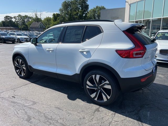 2025 Volvo XC40 Plus Dark Theme