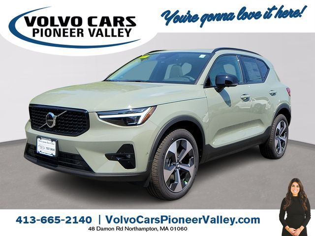 2025 Volvo XC40 Plus Dark Theme