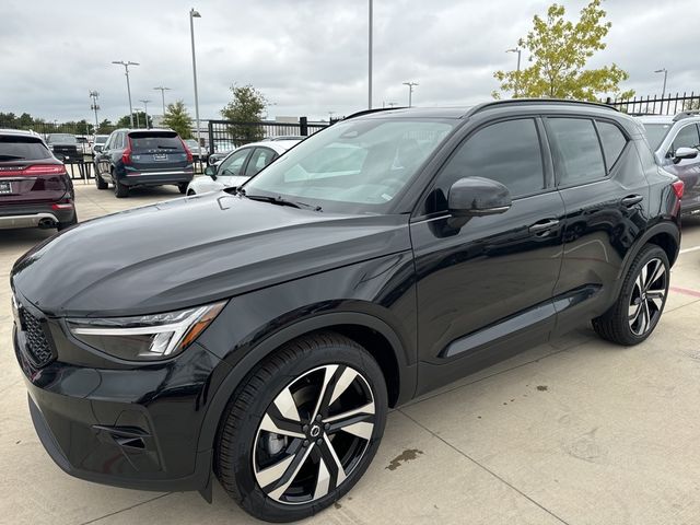 2025 Volvo XC40 Plus Dark Theme