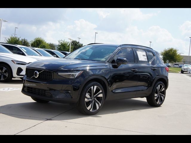 2025 Volvo XC40 Plus Dark Theme