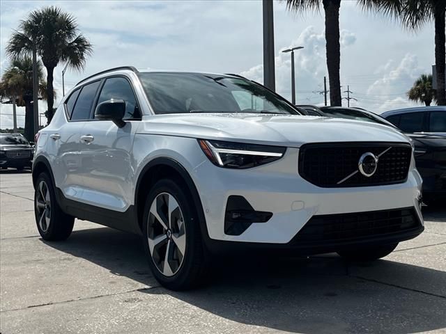 2025 Volvo XC40 Plus Dark Theme