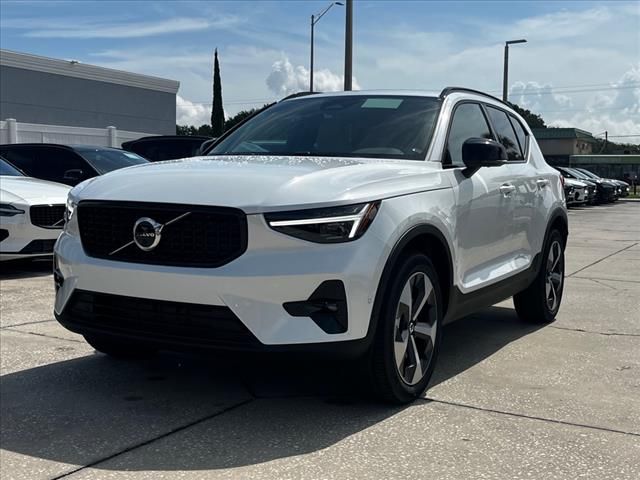 2025 Volvo XC40 Plus Dark Theme