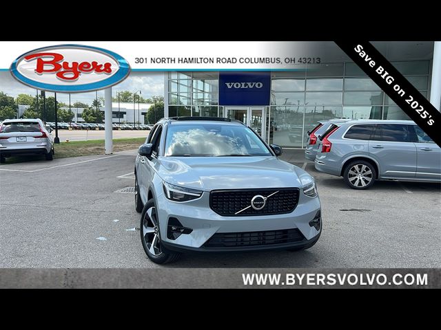 2025 Volvo XC40 Plus Dark Theme