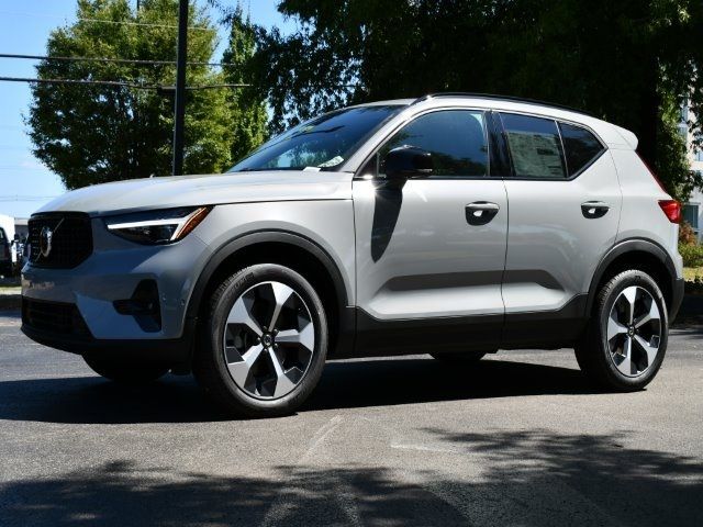 2025 Volvo XC40 Plus Dark Theme