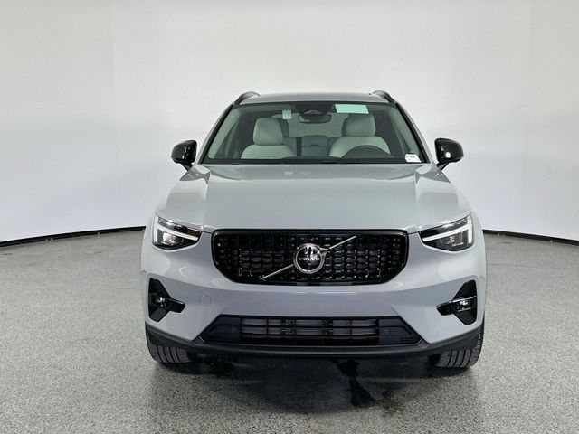 2025 Volvo XC40 Plus Dark Theme