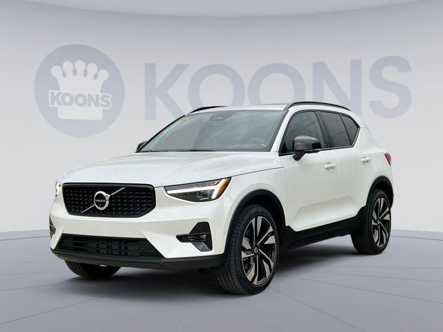 2025 Volvo XC40 Plus Dark Theme