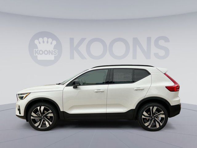 2025 Volvo XC40 Plus Dark Theme