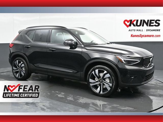 2025 Volvo XC40 Plus Dark Theme