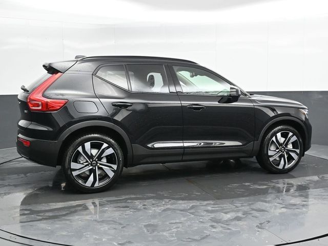 2025 Volvo XC40 Plus Dark Theme