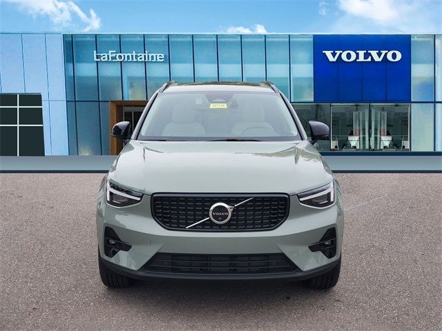 2025 Volvo XC40 Plus Dark Theme