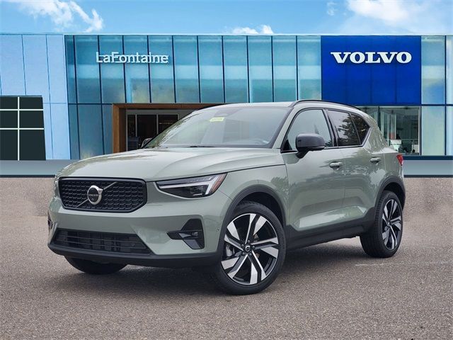 2025 Volvo XC40 Plus Dark Theme