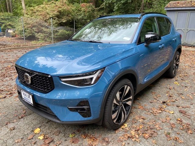 2025 Volvo XC40 Plus Dark Theme