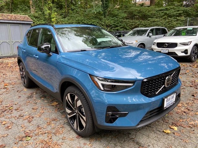 2025 Volvo XC40 Plus Dark Theme