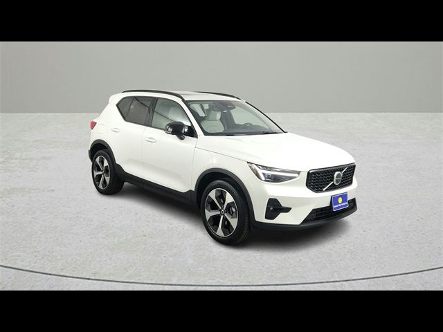 2025 Volvo XC40 Plus Dark Theme