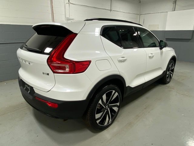 2025 Volvo XC40 Plus Dark Theme