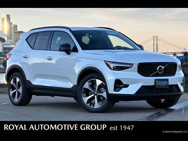 2025 Volvo XC40 Plus Dark Theme