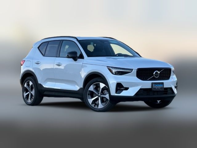 2025 Volvo XC40 Plus Dark Theme