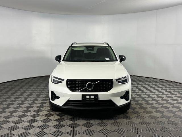 2025 Volvo XC40 Plus Dark Theme