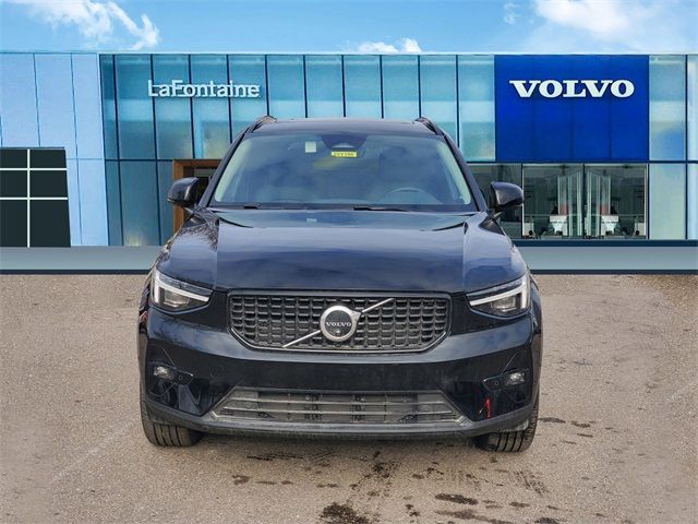 2025 Volvo XC40 Plus Dark Theme