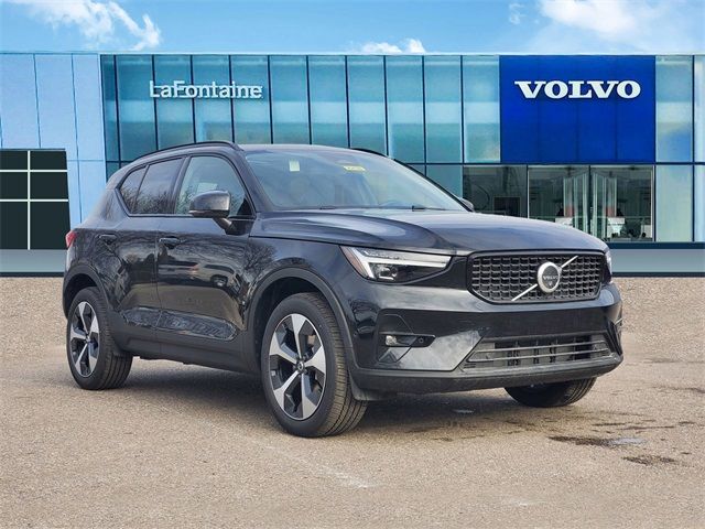 2025 Volvo XC40 Plus Dark Theme