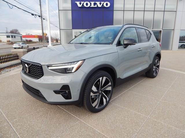 2025 Volvo XC40 Plus Dark Theme