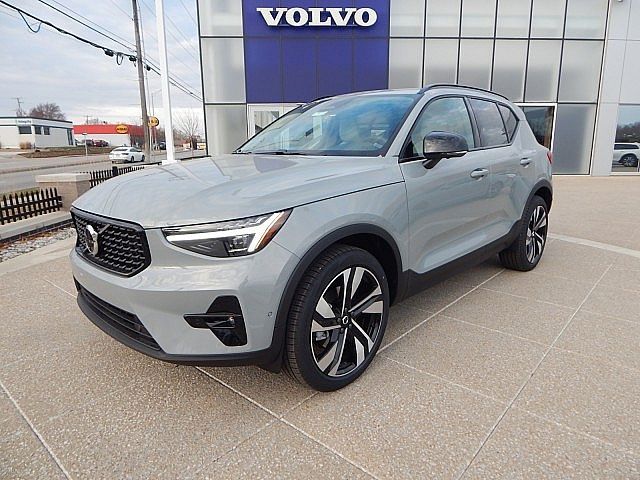 2025 Volvo XC40 Plus Dark Theme