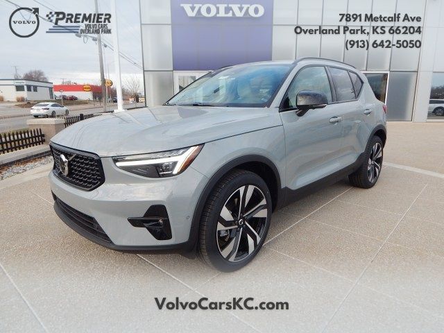 2025 Volvo XC40 Plus Dark Theme