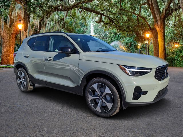 2025 Volvo XC40 Plus Dark Theme