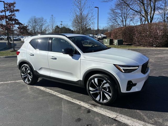 2025 Volvo XC40 Plus Dark Theme