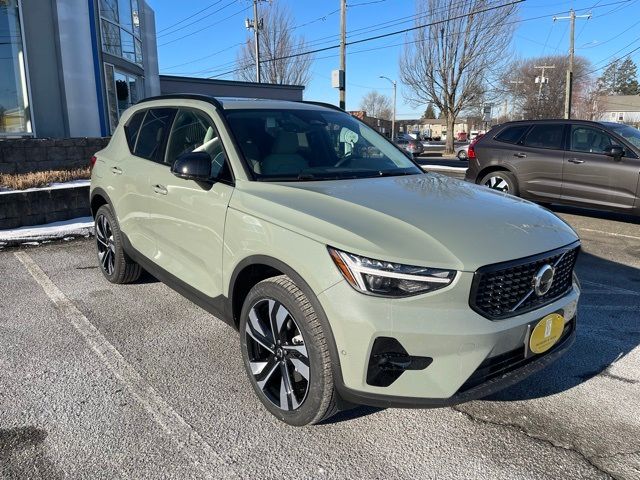 2025 Volvo XC40 Plus Dark Theme