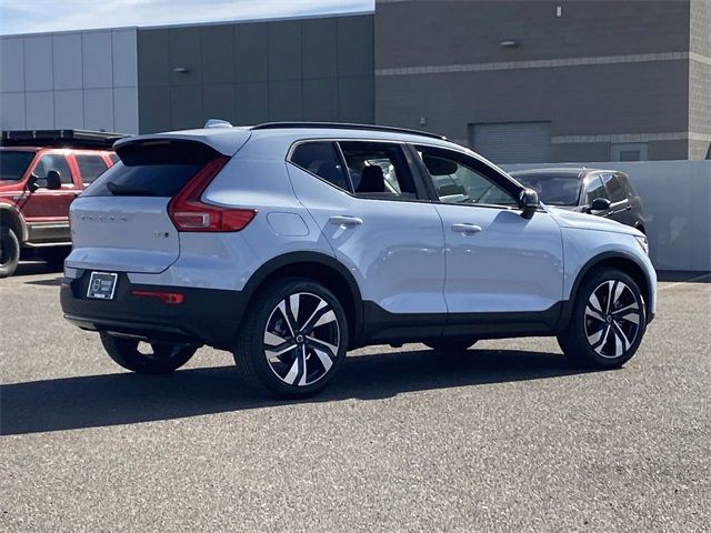 2025 Volvo XC40 Plus Dark Theme