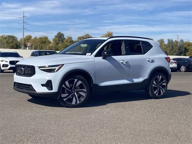 2025 Volvo XC40 Plus Dark Theme