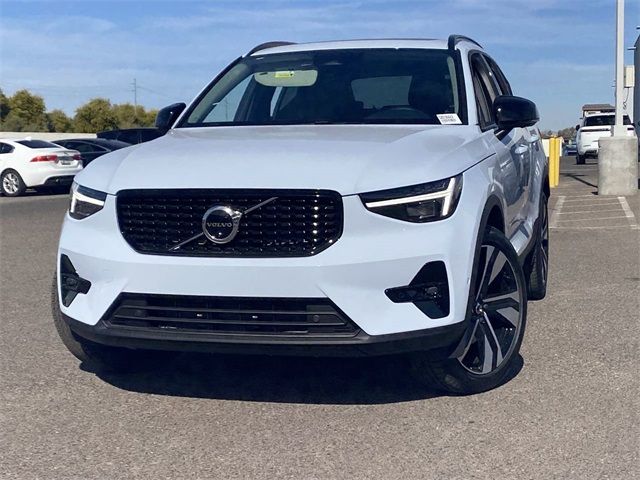 2025 Volvo XC40 Plus Dark Theme