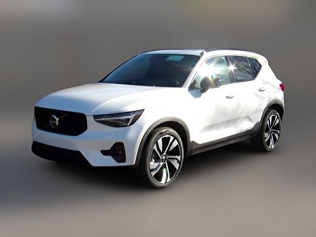 2025 Volvo XC40 Plus Dark Theme