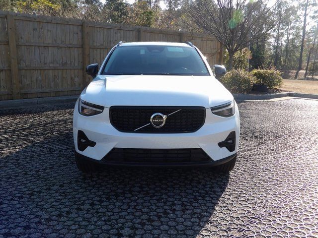 2025 Volvo XC40 Plus Dark Theme