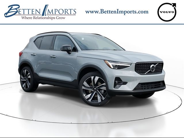 2025 Volvo XC40 Plus Dark Theme