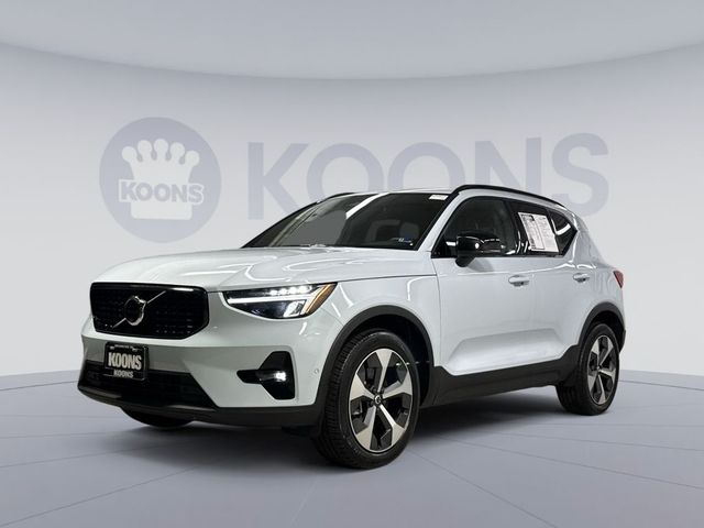 2025 Volvo XC40 Plus Dark Theme