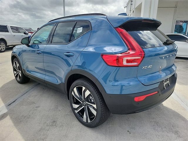 2025 Volvo XC40 Plus Dark Theme