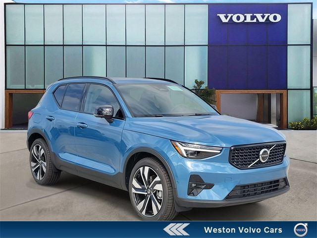 2025 Volvo XC40 Plus Dark Theme